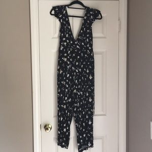 New VICI Black and Floral Jumpsuit Size Small